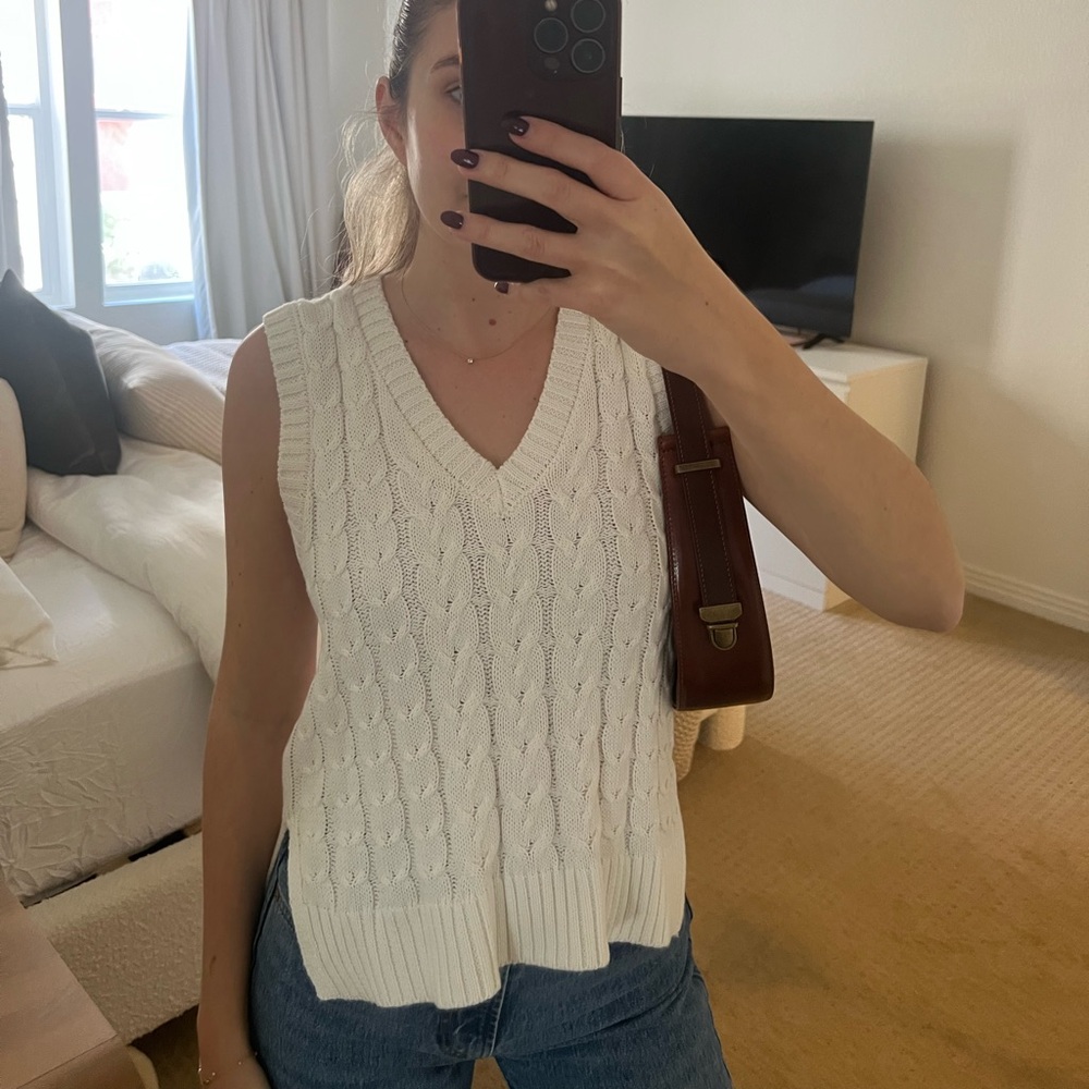 White Cable Knit Sleeveless Sweater Vest